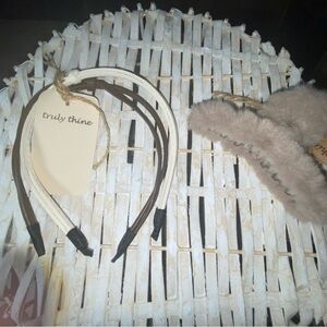 Black and White Hair Accessories Set